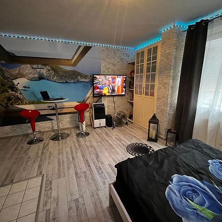Monfas Apartment Provence In Прага Экстерьер фото