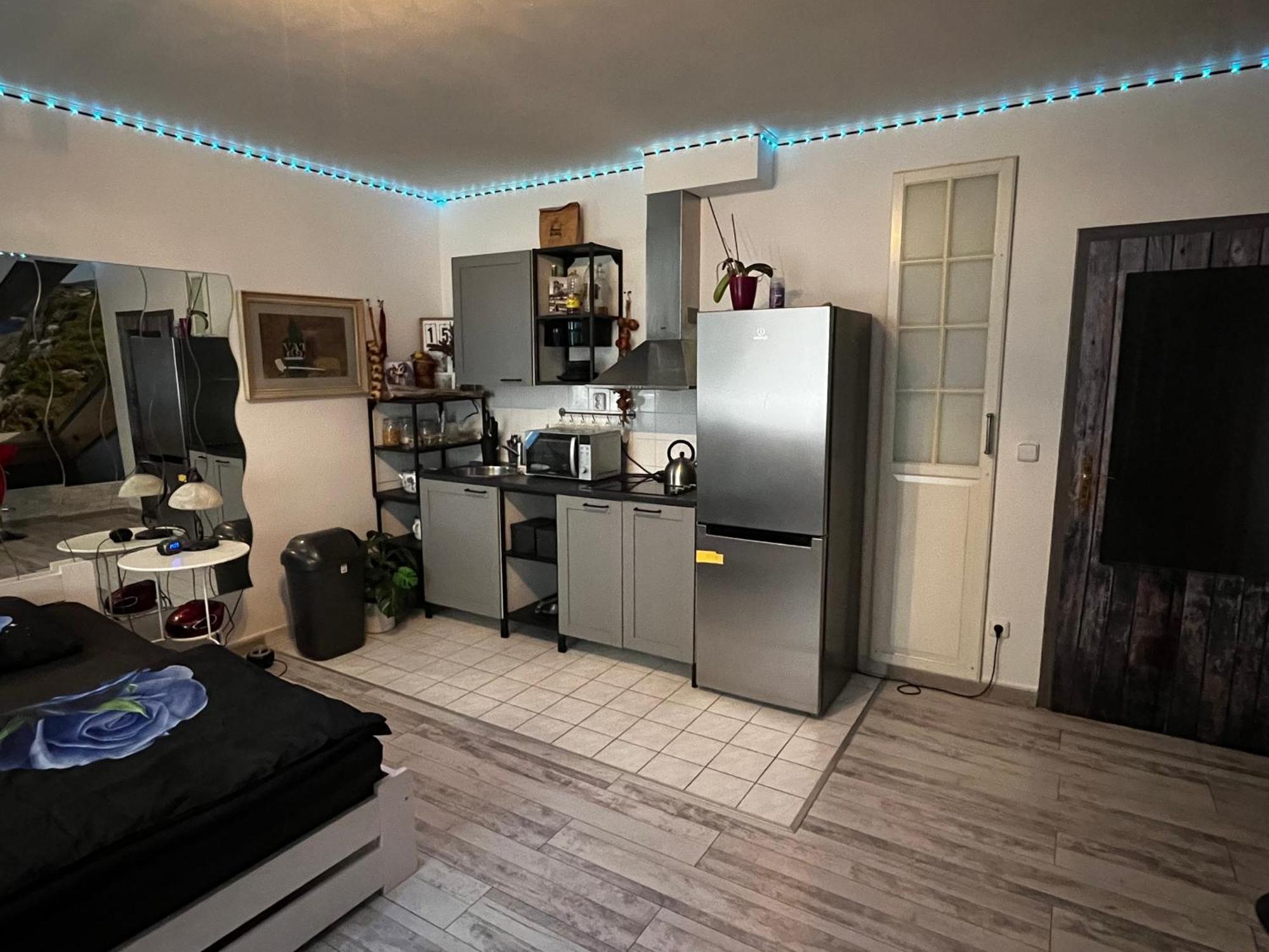 Monfas Apartment Provence In Прага Экстерьер фото