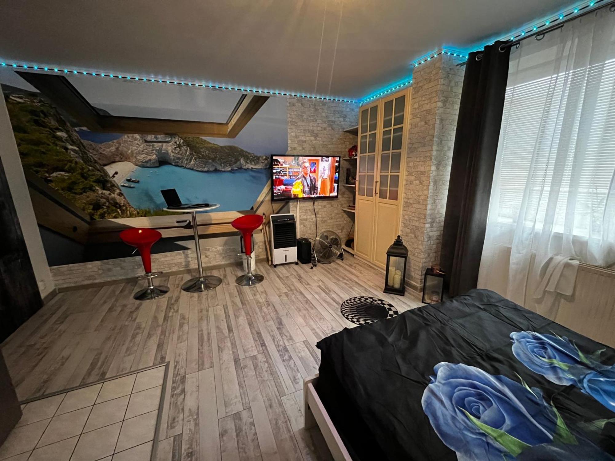 Monfas Apartment Provence In Прага Экстерьер фото