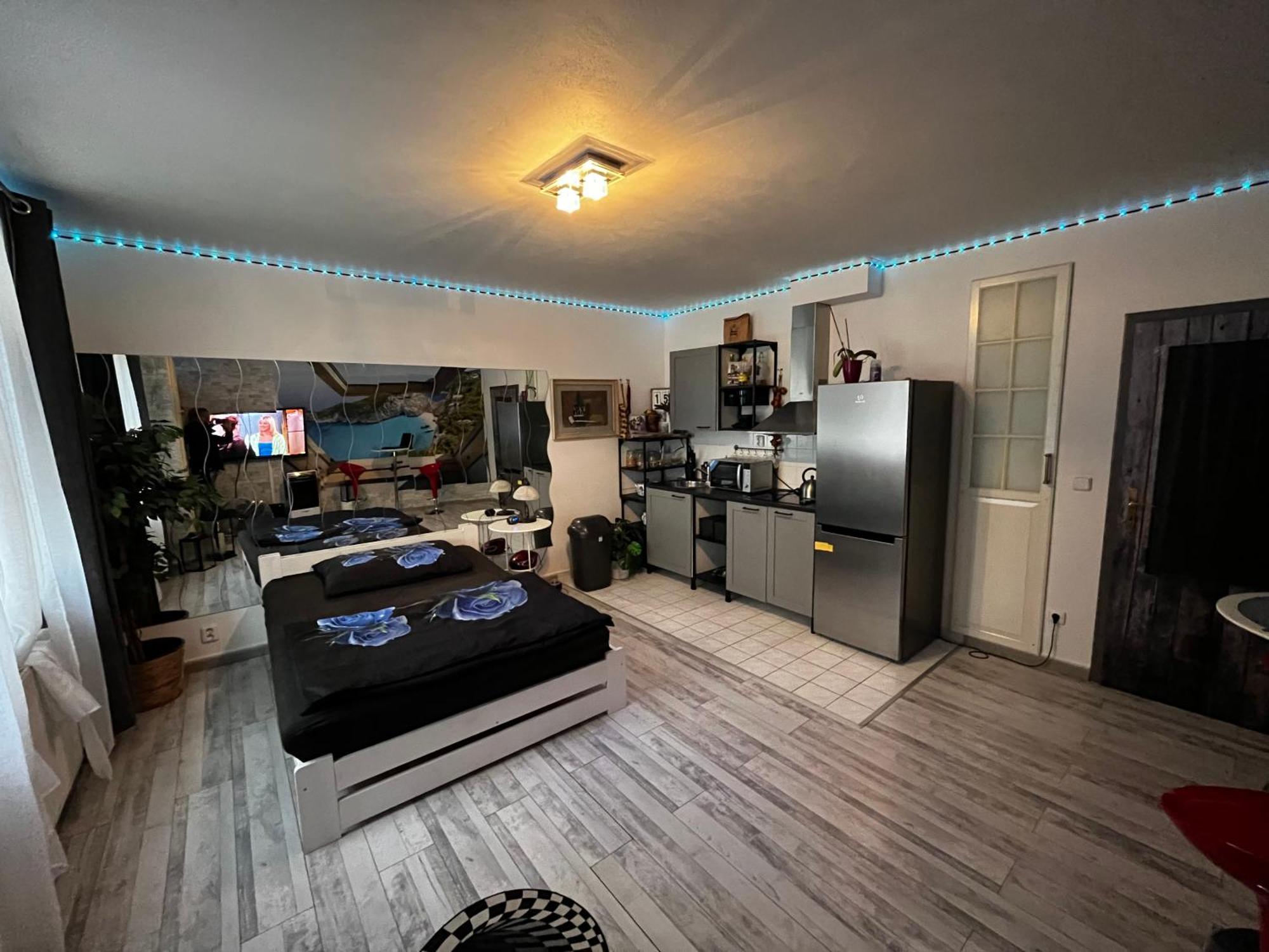 Monfas Apartment Provence In Прага Экстерьер фото